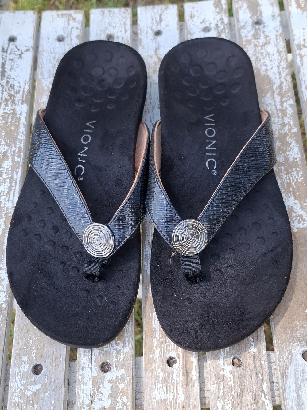 Vionic Black and Brown Women's Supportive Thong Sandals - Picture 2 of 3